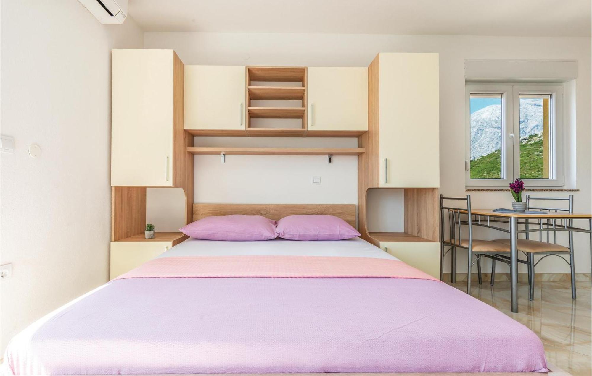 Gorgeous Apartment In Krvavica With Kitchen Bagian luar foto