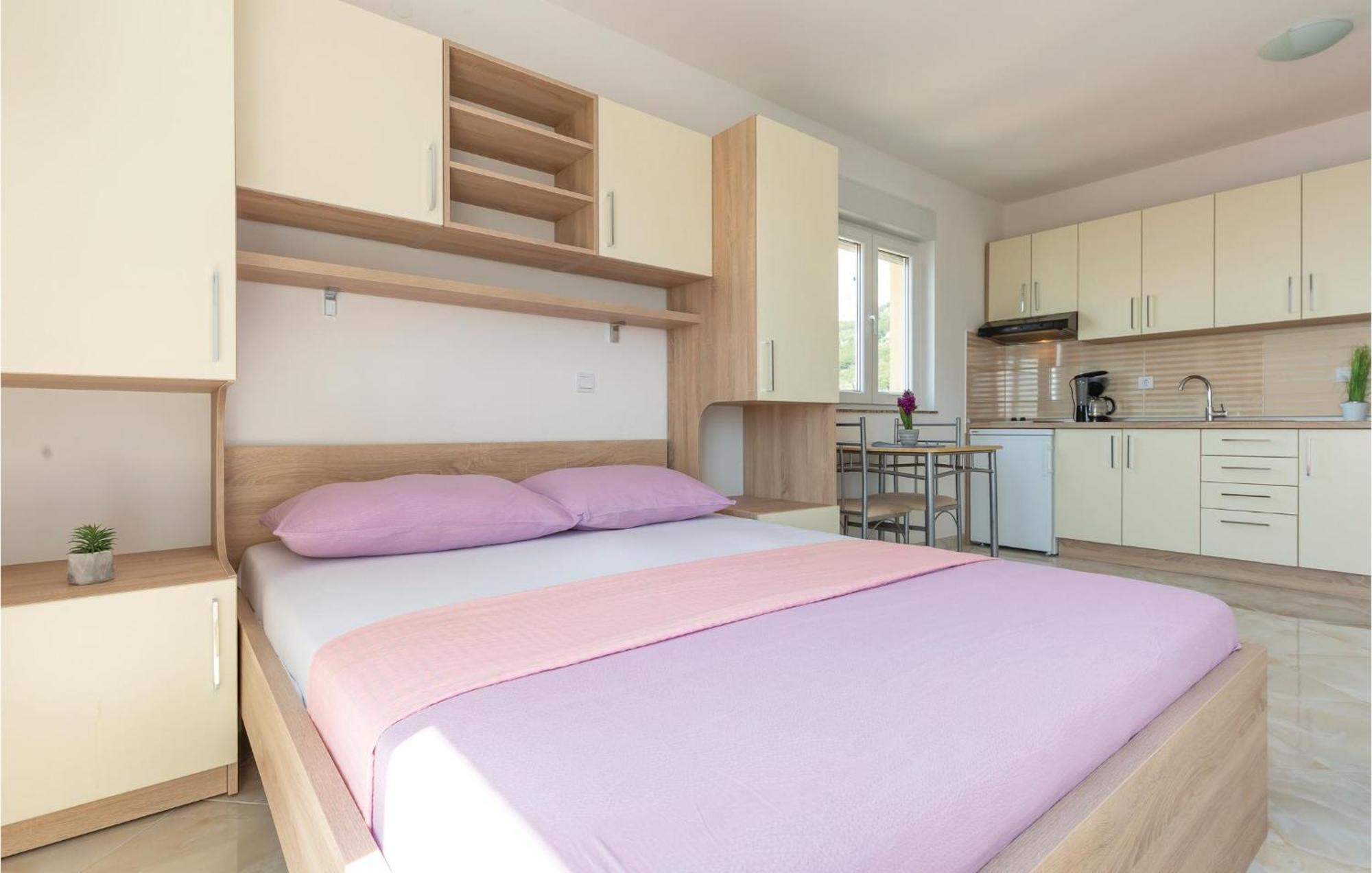 Gorgeous Apartment In Krvavica With Kitchen Bagian luar foto